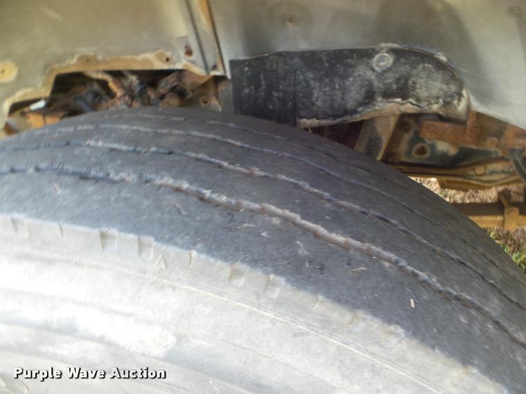 image for item DA5073 1993 Ford B700 school bus