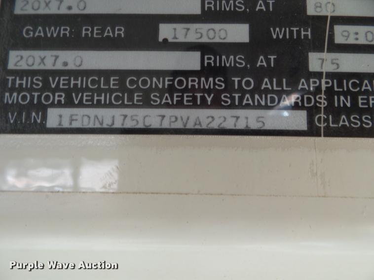 image for item DA5073 1993 Ford B700 school bus