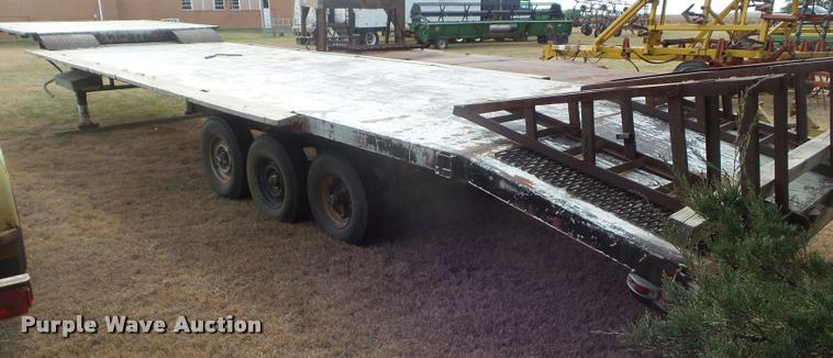 image for item DA5079 1980 Midcab drop deck trailer