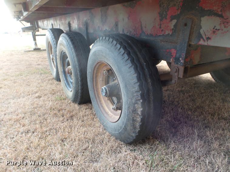 image for item DA5079 1980 Midcab drop deck trailer