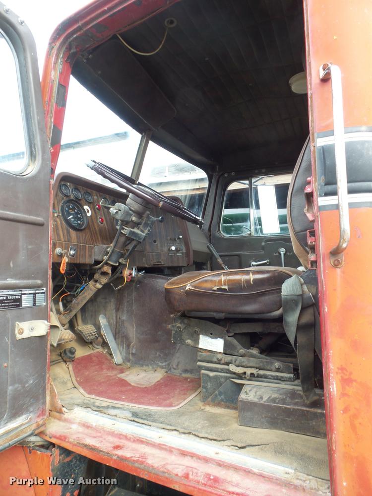 image for item DA5088 1975 White Road Boss semi truck