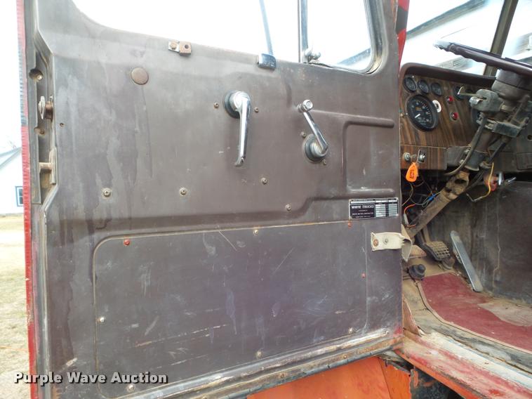 image for item DA5088 1975 White Road Boss semi truck