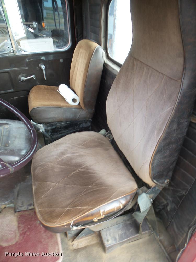 image for item DA5088 1975 White Road Boss semi truck