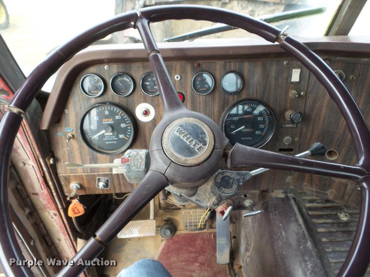 image for item DA5088 1975 White Road Boss semi truck