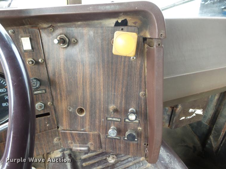 image for item DA5088 1975 White Road Boss semi truck