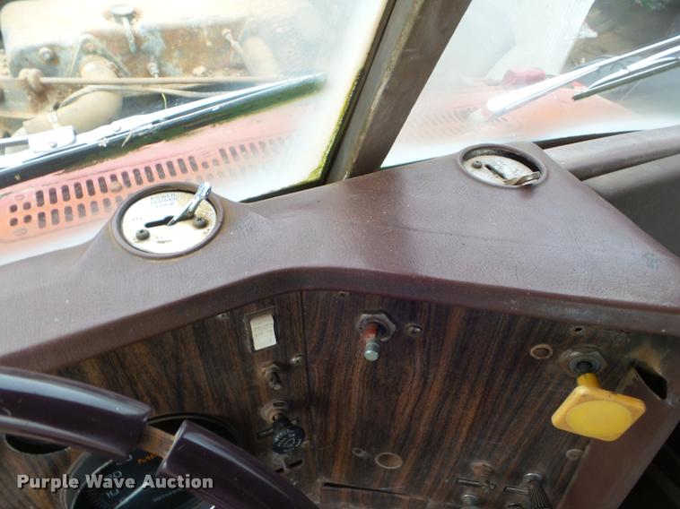 image for item DA5088 1975 White Road Boss semi truck