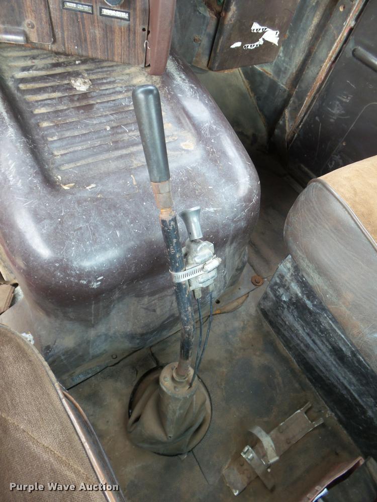 image for item DA5088 1975 White Road Boss semi truck