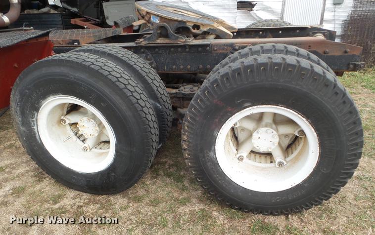 image for item DA5088 1975 White Road Boss semi truck