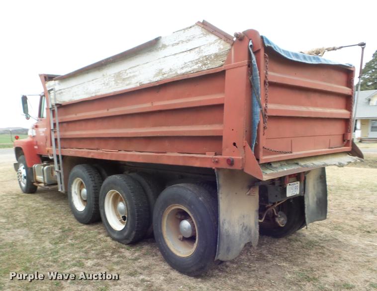 image for item DA5090 1972 Ford L9000 dump truck