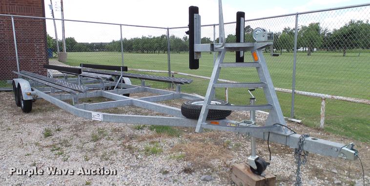 image for item DA6158 2014 Bear Mfg. boat trailer