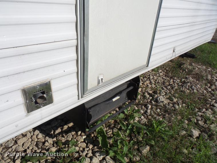 image for item DA6405 2006 Gulf Stream camper