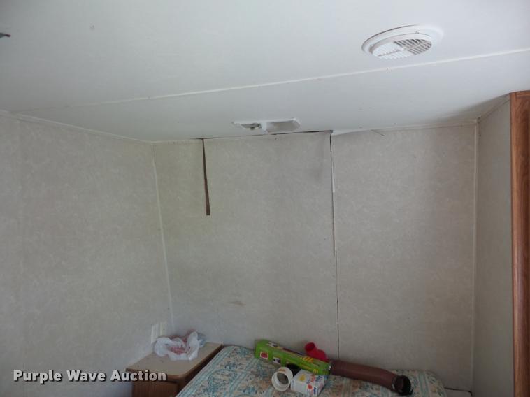 image for item DA6405 2006 Gulf Stream camper