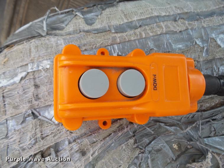 image for item DA6420 1999 Ford F350 Super Duty dump bed pickup truck