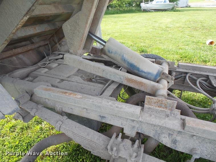 image for item DA6420 1999 Ford F350 Super Duty dump bed pickup truck