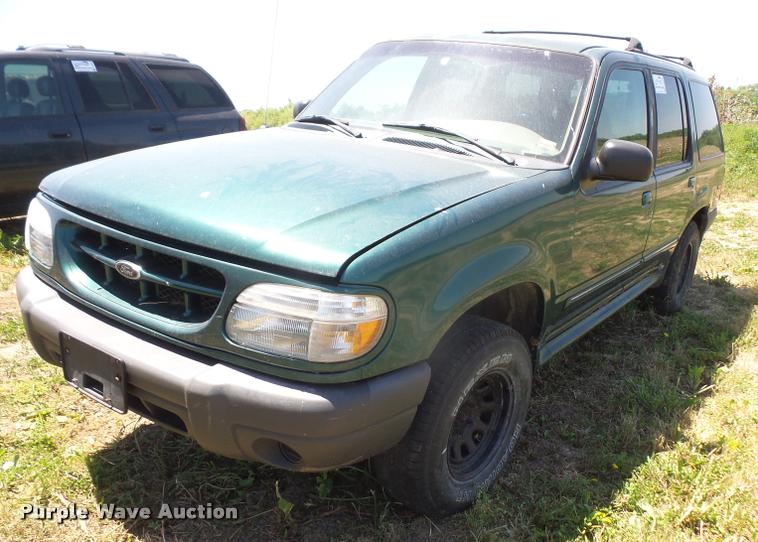 image for item DA6425 1999 Ford Explorer SUV