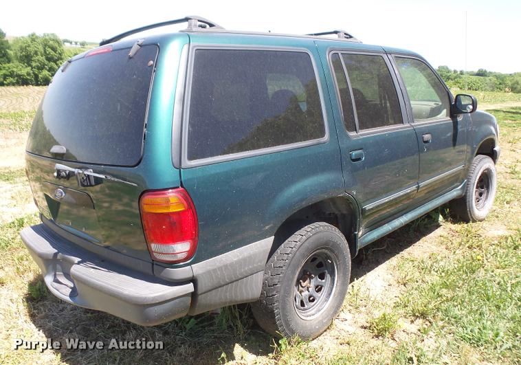 image for item DA6425 1999 Ford Explorer SUV