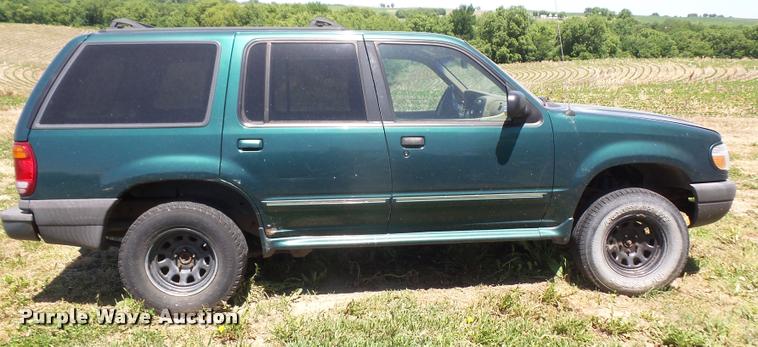 image for item DA6425 1999 Ford Explorer SUV