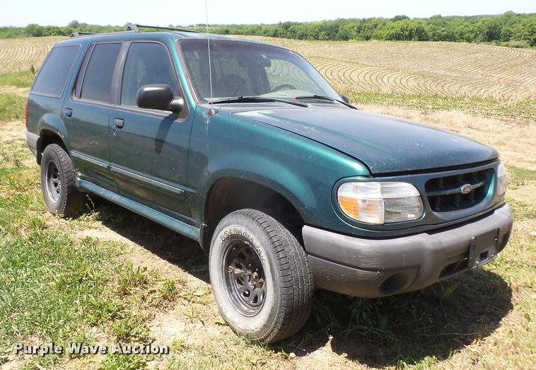image for item DA6425 1999 Ford Explorer SUV