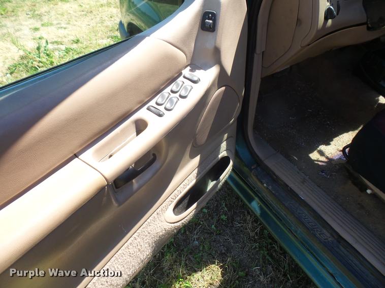 image for item DA6425 1999 Ford Explorer SUV