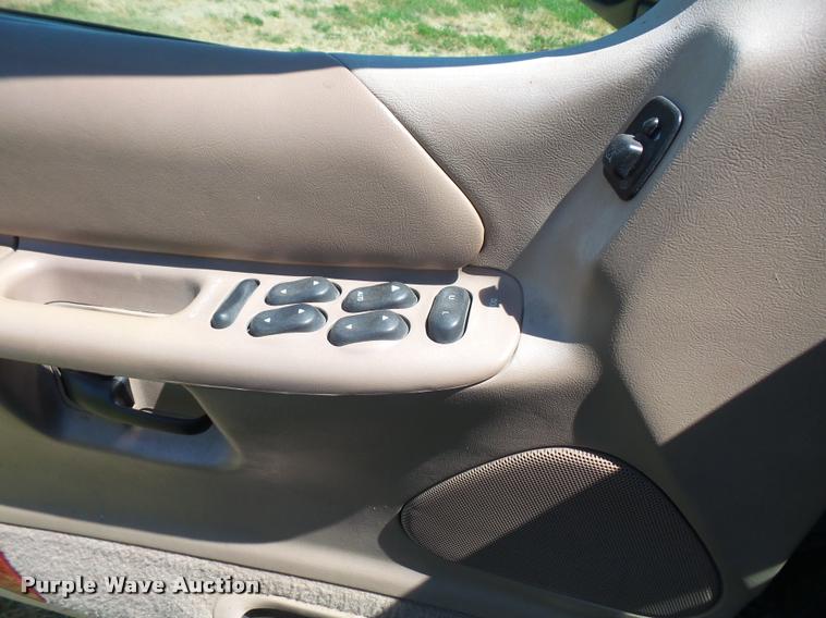 image for item DA6425 1999 Ford Explorer SUV