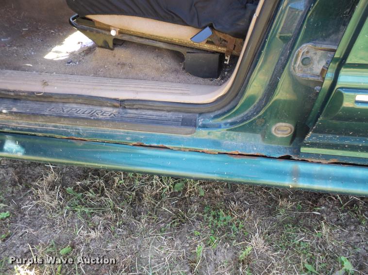 image for item DA6425 1999 Ford Explorer SUV