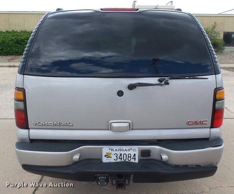 image for item DA7908 2005 GMC Yukon Denali SUV