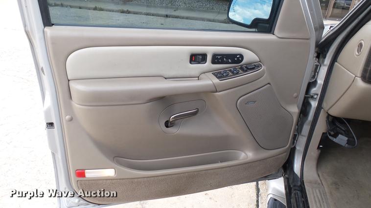 image for item DA7908 2005 GMC Yukon Denali SUV