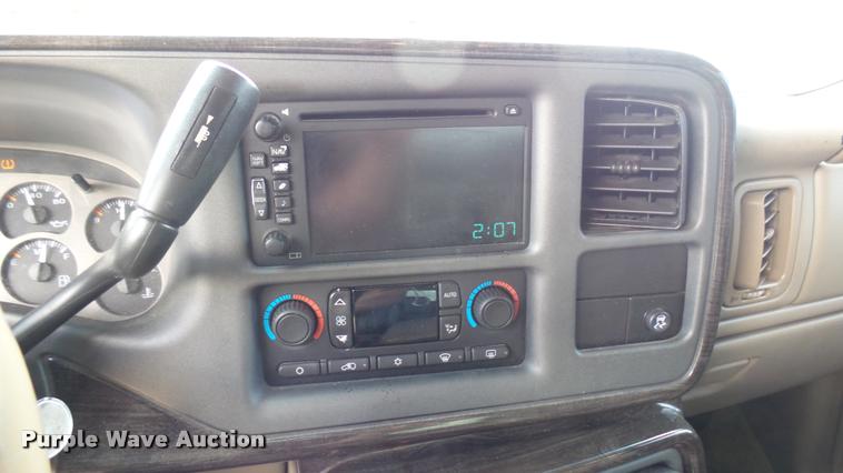 image for item DA7908 2005 GMC Yukon Denali SUV