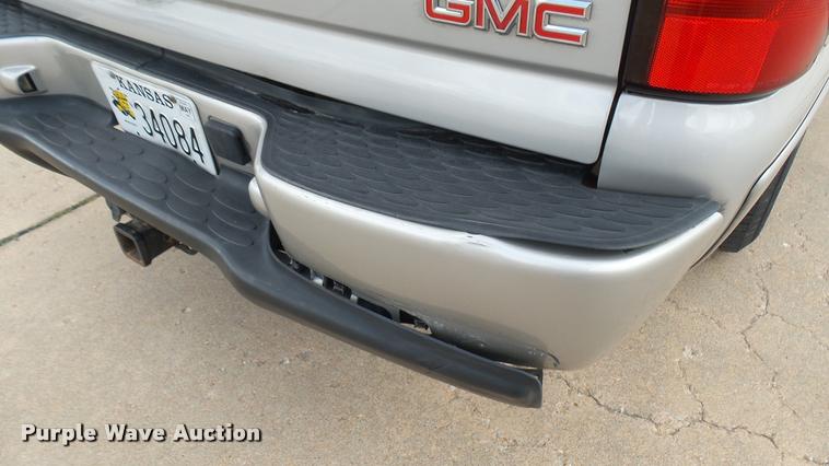 image for item DA7908 2005 GMC Yukon Denali SUV