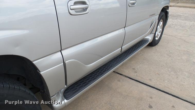 image for item DA7908 2005 GMC Yukon Denali SUV