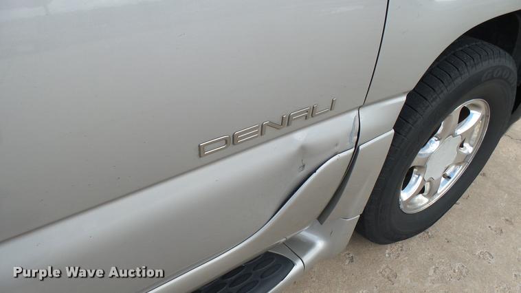 image for item DA7908 2005 GMC Yukon Denali SUV