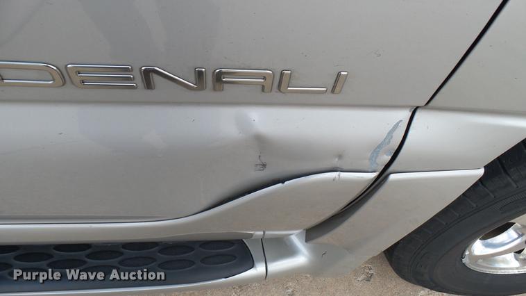 image for item DA7908 2005 GMC Yukon Denali SUV