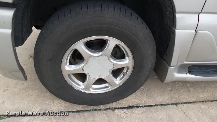 image for item DA7908 2005 GMC Yukon Denali SUV