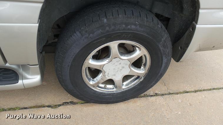 image for item DA7908 2005 GMC Yukon Denali SUV