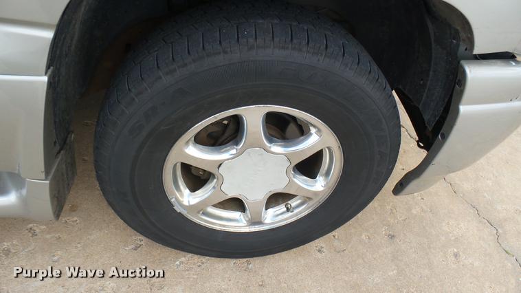image for item DA7908 2005 GMC Yukon Denali SUV