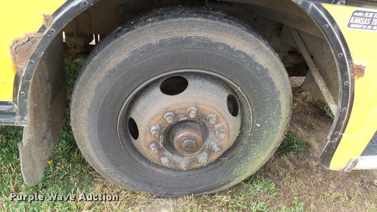 image for item DA7932 1992 Blue Bird TC2000 school bus