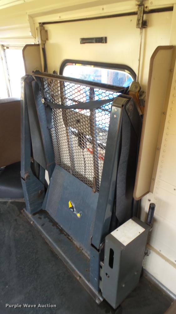 image for item DA7933 1992 Blue Bird TC2000 school bus