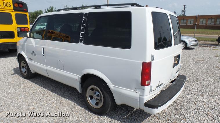image for item DA7935 2001 Chevrolet Astro van