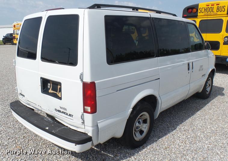 image for item DA7935 2001 Chevrolet Astro van