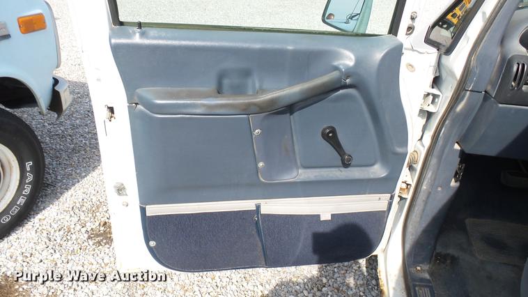 image for item DA7937 1995 Ford Aerostar van