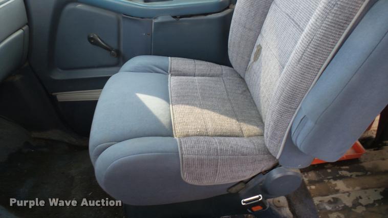 image for item DA7937 1995 Ford Aerostar van