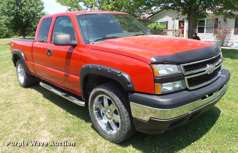 image for item DB1345 2007 Chevrolet Silverado Classic 1500 Ext. Cab pickup truck