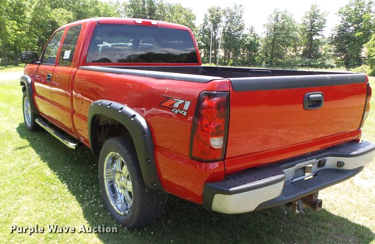 image for item DB1345 2007 Chevrolet Silverado Classic 1500 Ext. Cab pickup truck