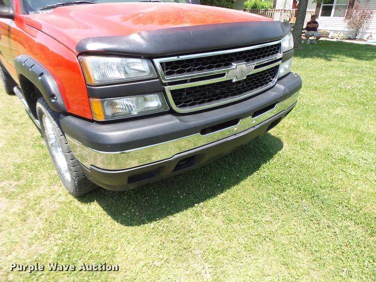 image for item DB1345 2007 Chevrolet Silverado Classic 1500 Ext. Cab pickup truck