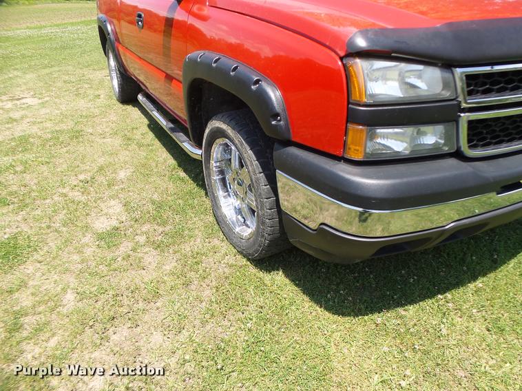 image for item DB1345 2007 Chevrolet Silverado Classic 1500 Ext. Cab pickup truck