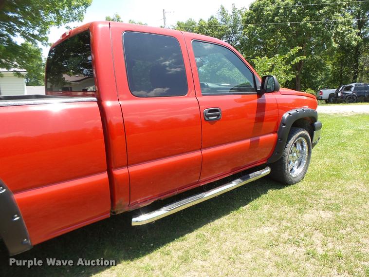 image for item DB1345 2007 Chevrolet Silverado Classic 1500 Ext. Cab pickup truck