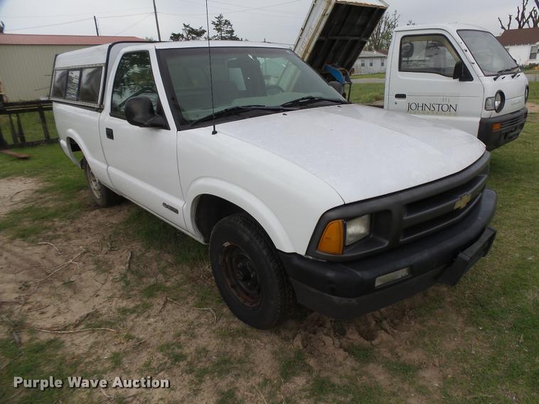 image for item DB2537 1996 Chevrolet S10 pickup truck