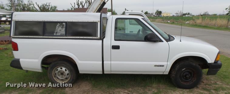 image for item DB2537 1996 Chevrolet S10 pickup truck