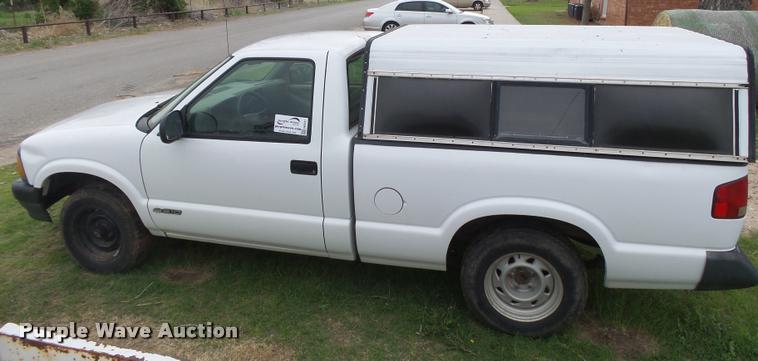 image for item DB2537 1996 Chevrolet S10 pickup truck
