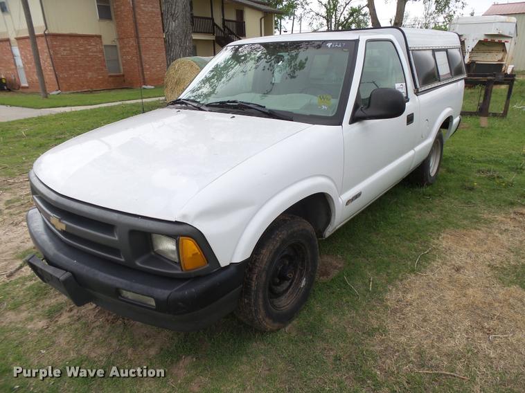 image for item DB2537 1996 Chevrolet S10 pickup truck